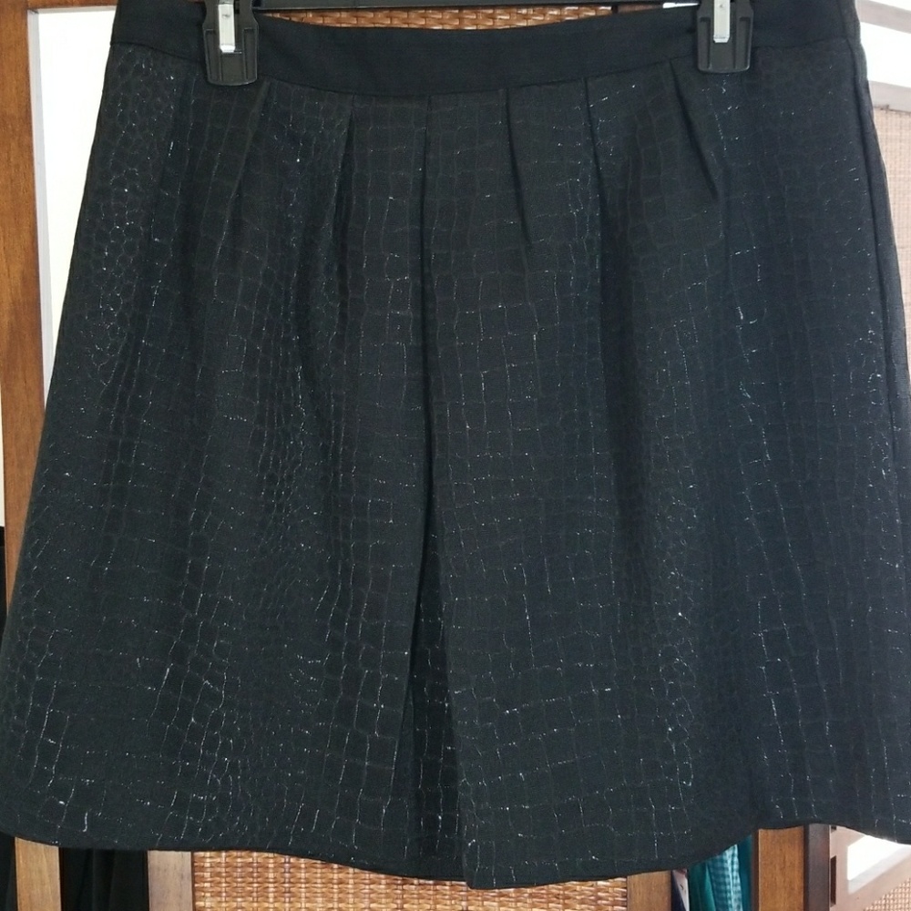 MOSSIMO BLACK PLEATED MINI SKIRT. Size M